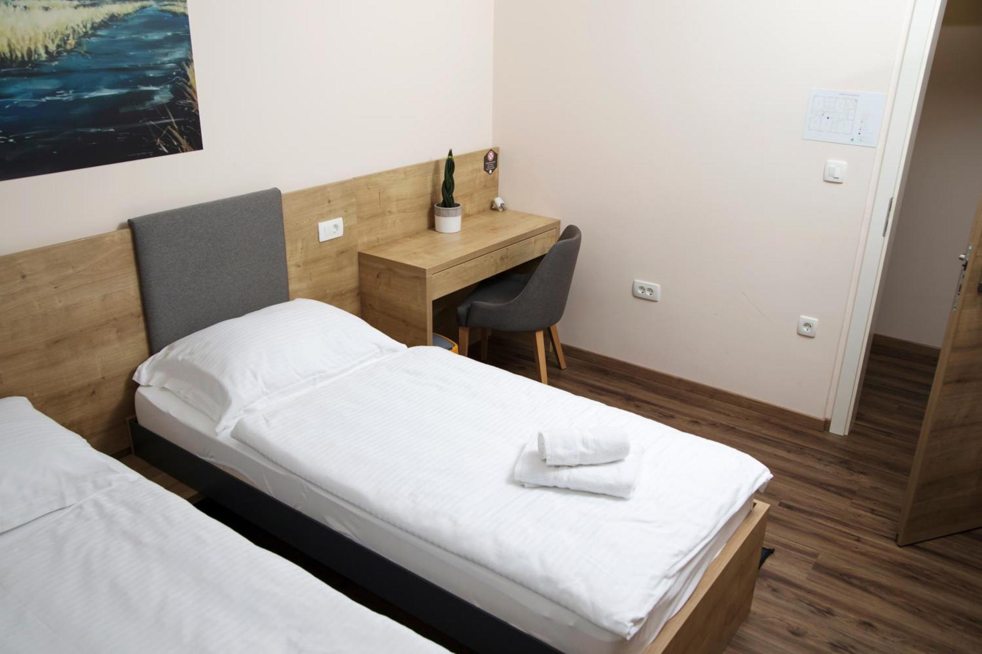 Gostilna S Prenocisci Pav Hotel Rakek Eksteriør billede