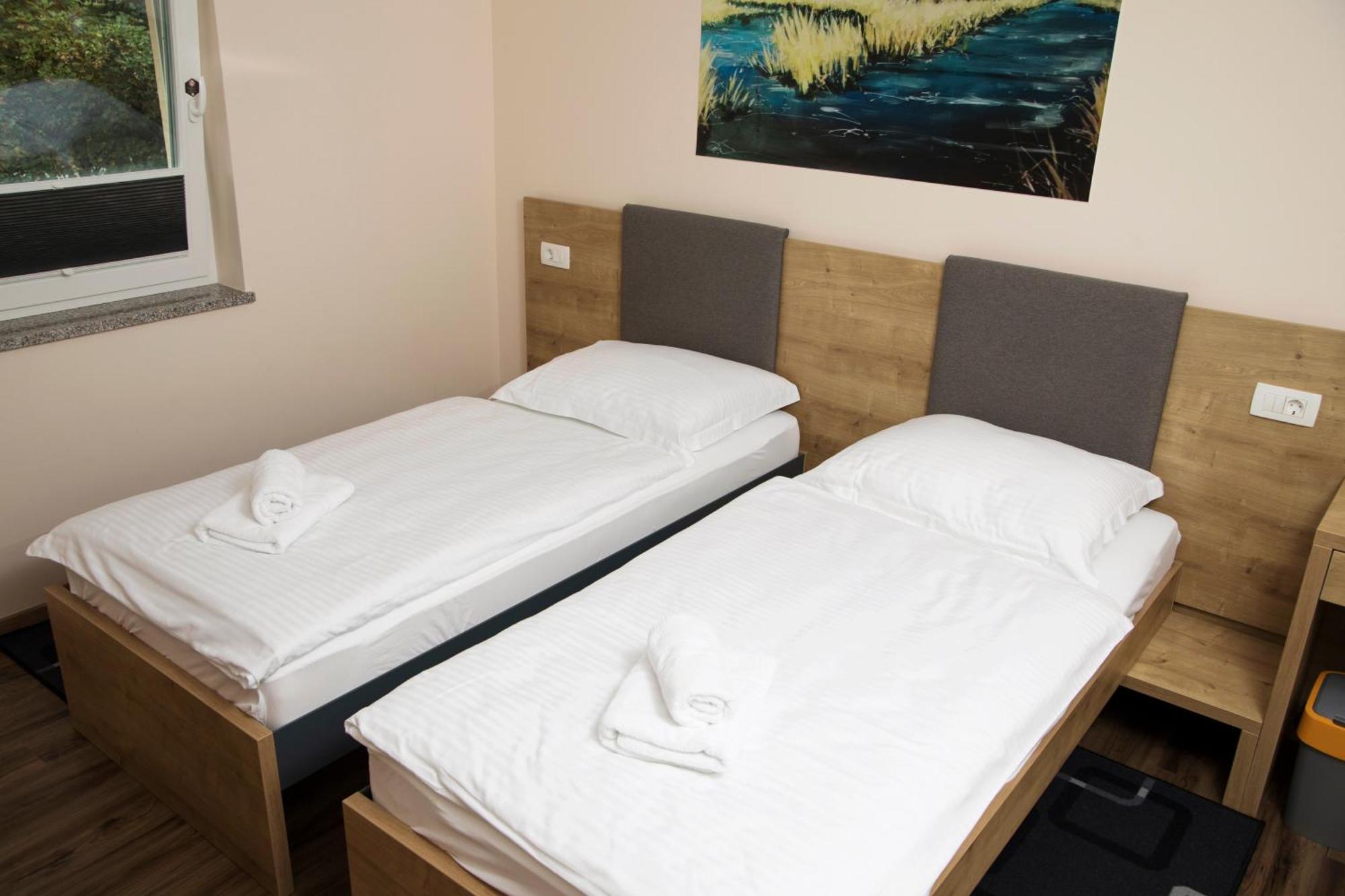 Gostilna S Prenocisci Pav Hotel Rakek Eksteriør billede