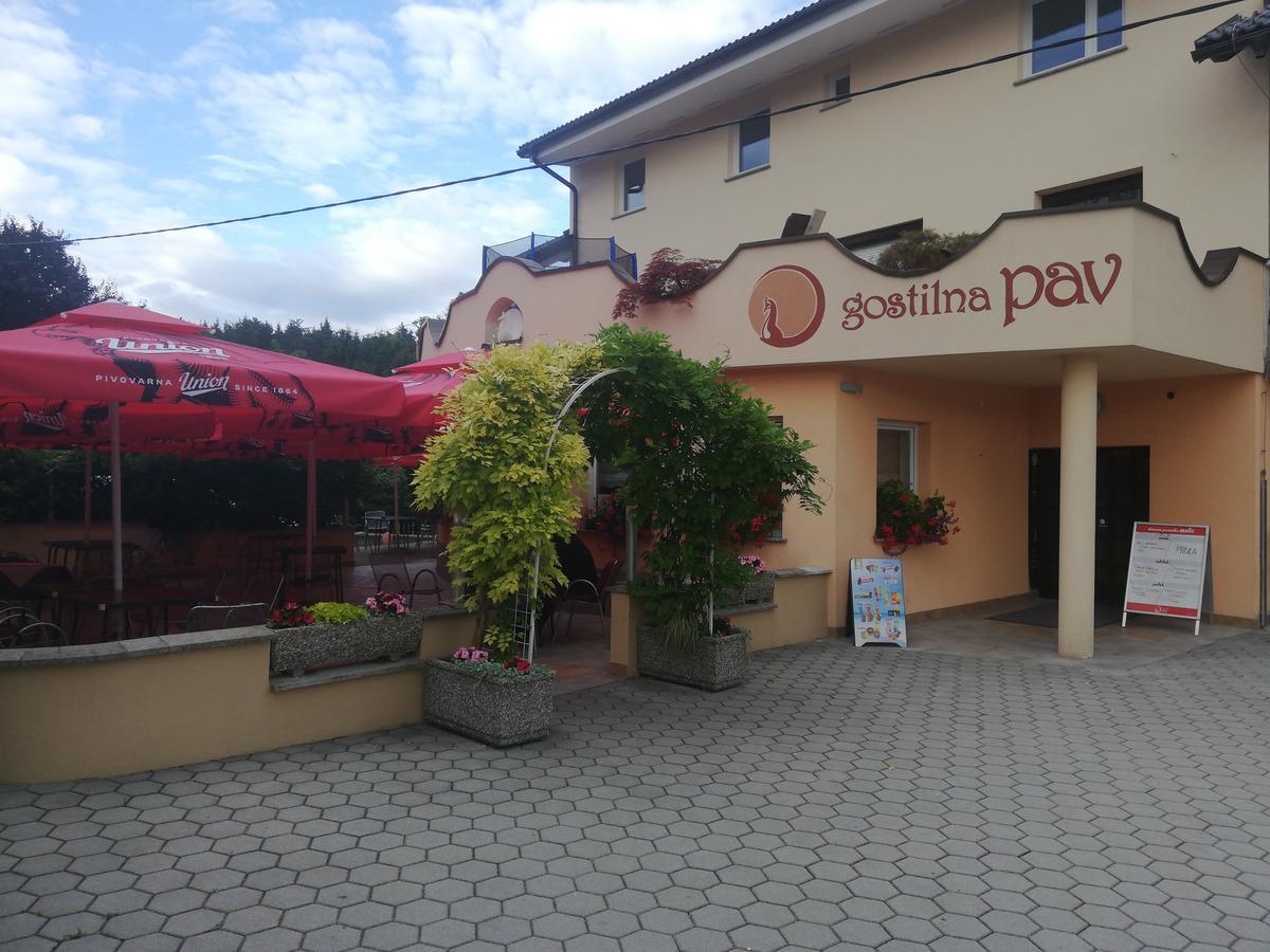 Gostilna S Prenocisci Pav Hotel Rakek Eksteriør billede